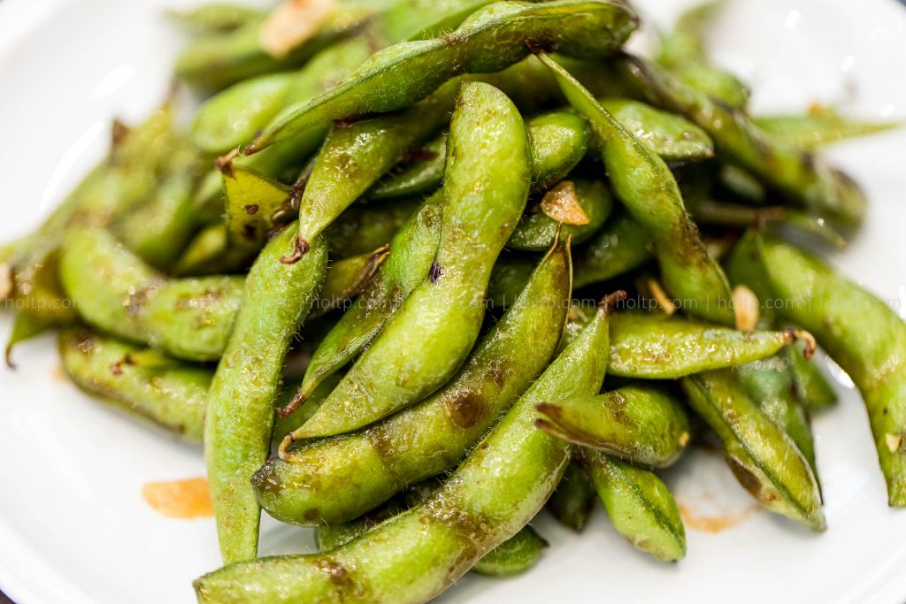 Appetizer Edamame with Garlic